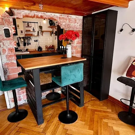 Artist's In Location 350m To Main Square Apartment